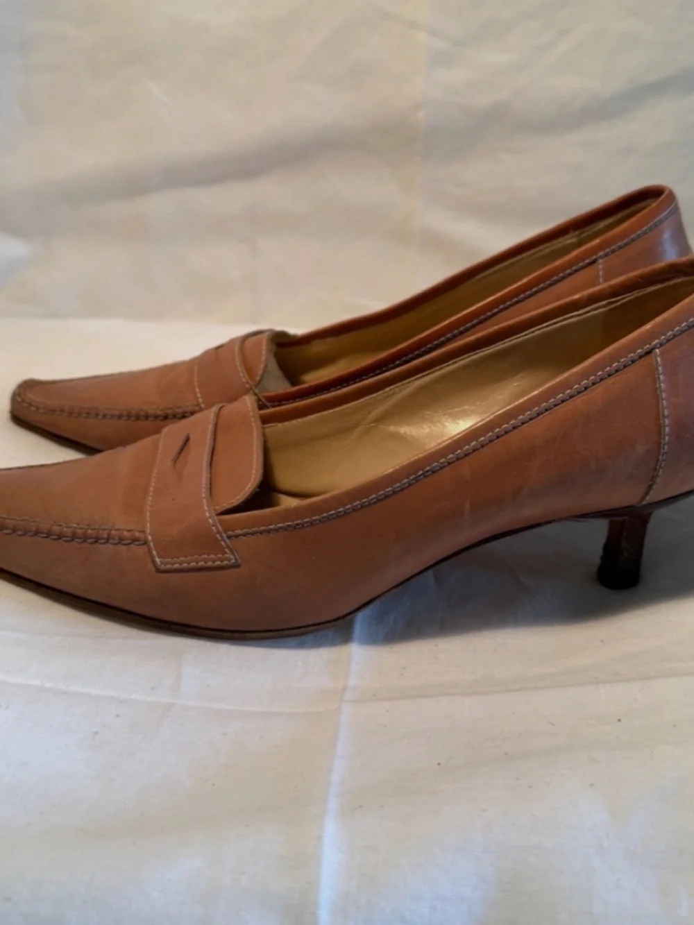 Vintage Pink Manolo Blahnik Oxford Pointed Toe Kitten Heels